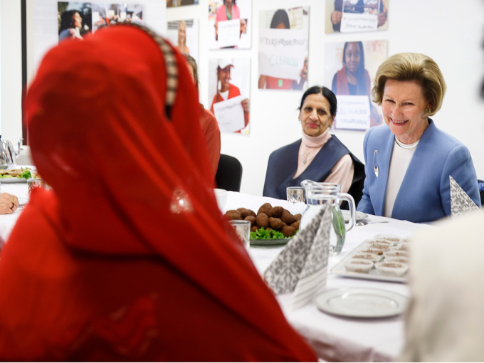 Dronningen har besøkt MIRA-senteret flere ganger. Det er et møtested for kvinner fra andre kulturer. Foto: Heiko Junge / NTB scanpix